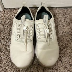 Clove’s Nursing shoes